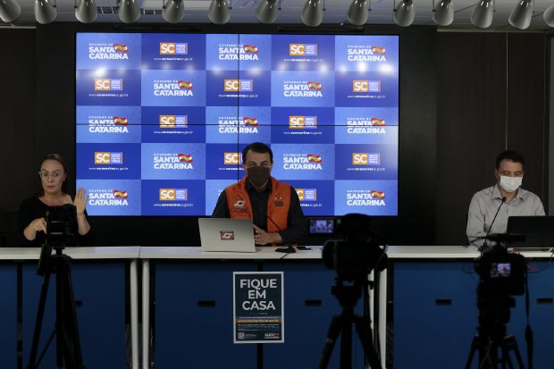 Governo torna obrigatório o uso de máscara por trabalhadores de empresas que atendem ao público